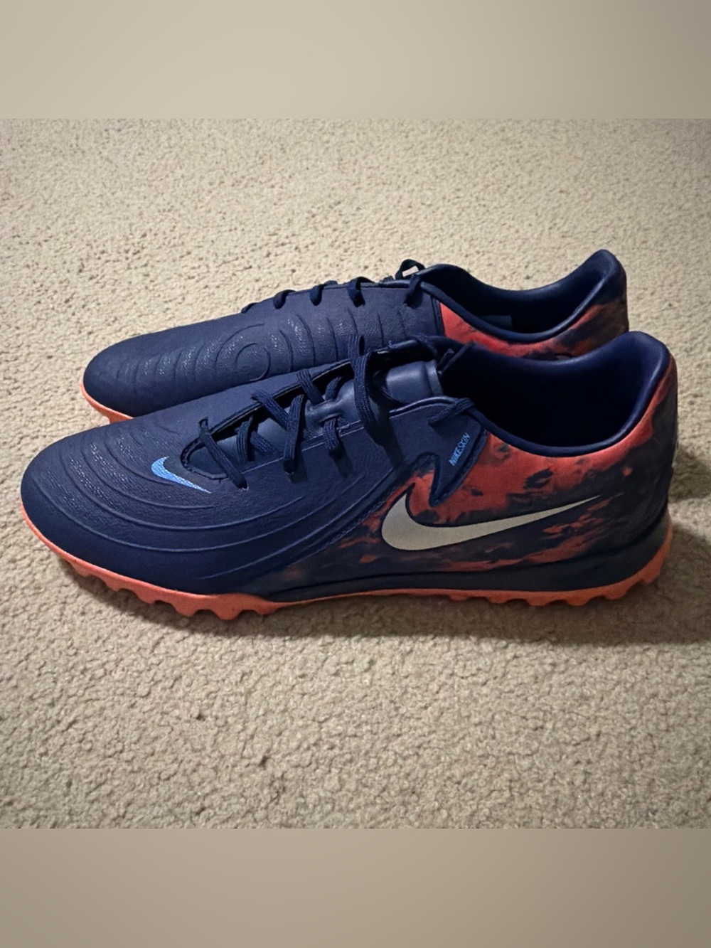 Nike Men’s Size 11 Phantom GX 2 Academy Turf Soccer Cleats Shoes HV4069-400 NEW